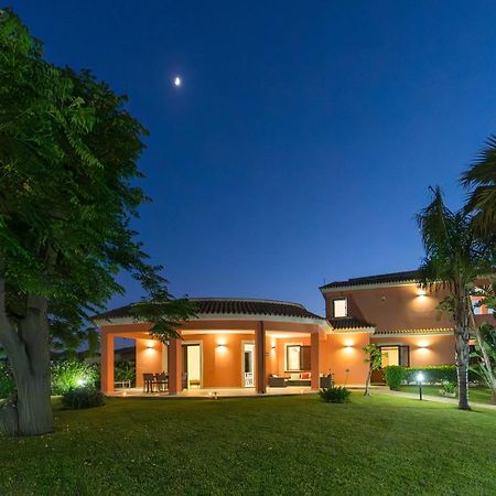 Villa Seaside - Beach Retreat With Jacuzzi Сиракузы Экстерьер фото