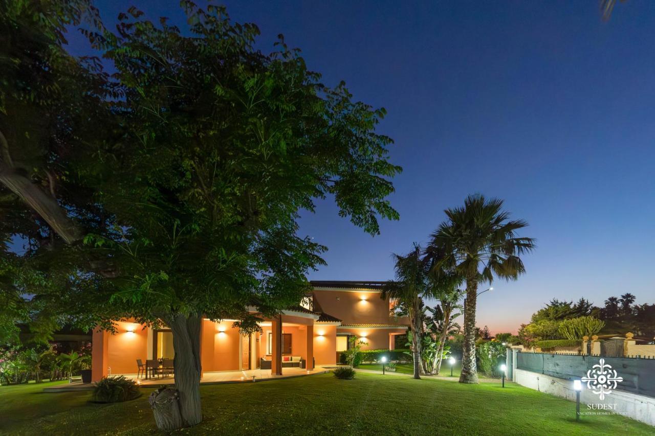 Villa Seaside - Beach Retreat With Jacuzzi Сиракузы Экстерьер фото
