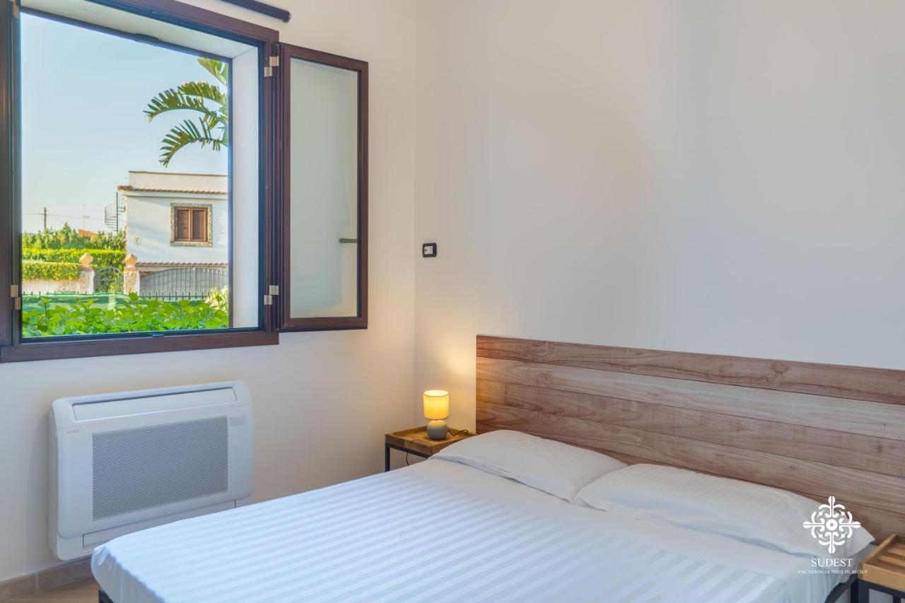 Villa Seaside - Beach Retreat With Jacuzzi Сиракузы Экстерьер фото