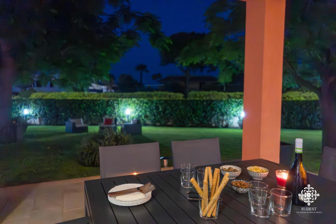 Villa Seaside - Beach Retreat With Jacuzzi Сиракузы Экстерьер фото