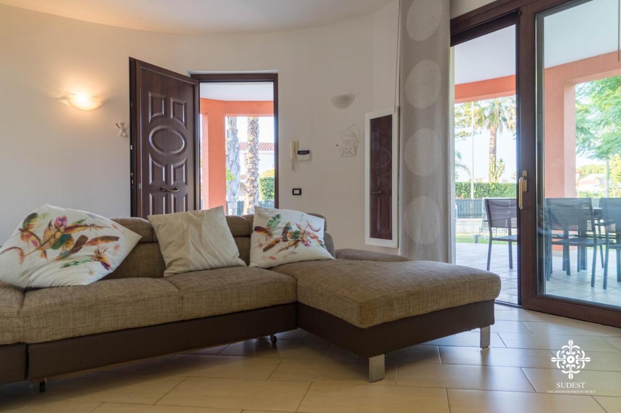 Villa Seaside - Beach Retreat With Jacuzzi Сиракузы Экстерьер фото