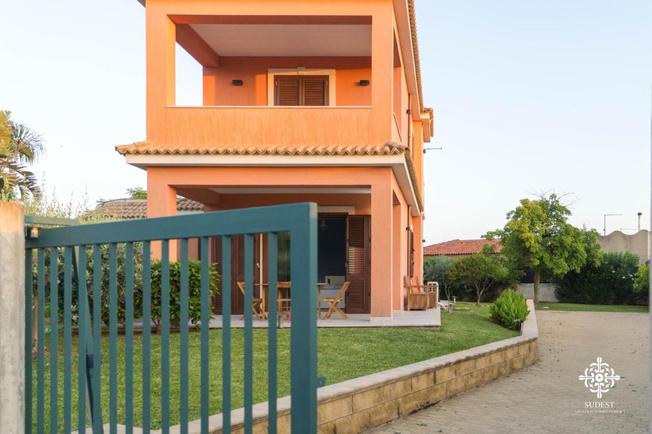 Villa Seaside - Beach Retreat With Jacuzzi Сиракузы Экстерьер фото