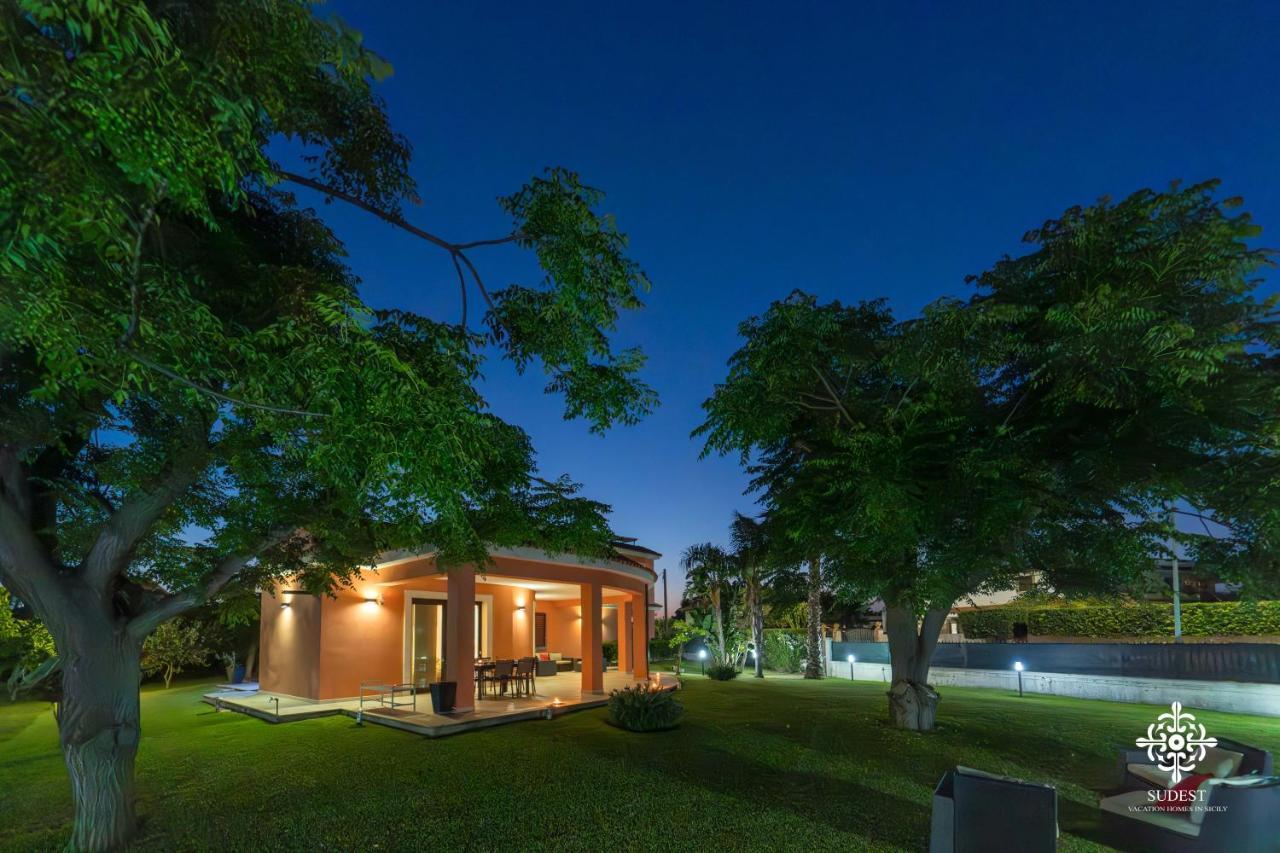 Villa Seaside - Beach Retreat With Jacuzzi Сиракузы Экстерьер фото