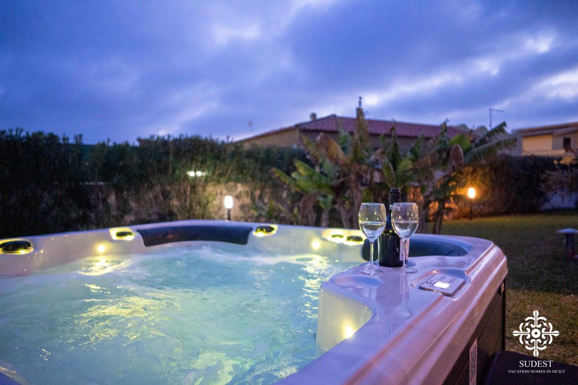 Villa Seaside - Beach Retreat With Jacuzzi Сиракузы Экстерьер фото