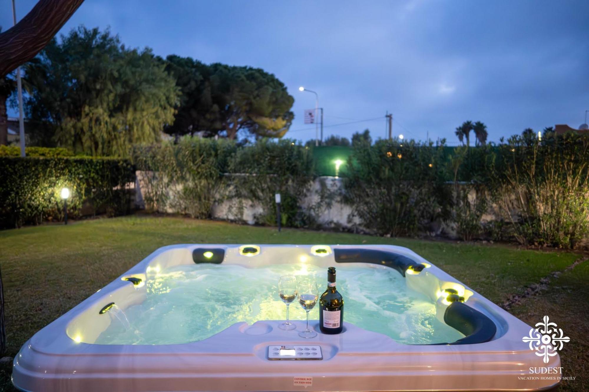 Villa Seaside - Beach Retreat With Jacuzzi Сиракузы Экстерьер фото